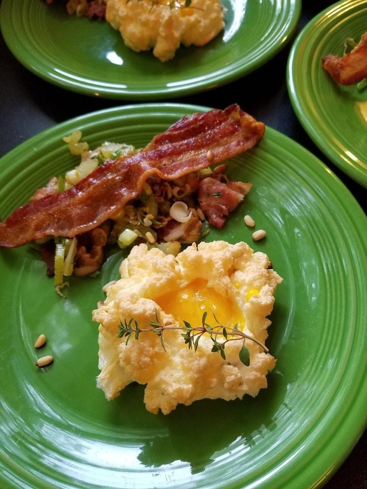 Bed & Breakfast Sweet Biscuit