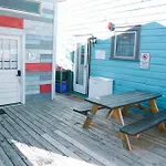 Bon Paul & Sharky\'S Hostel