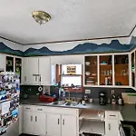 Bon Paul & Sharky\'S Hostel