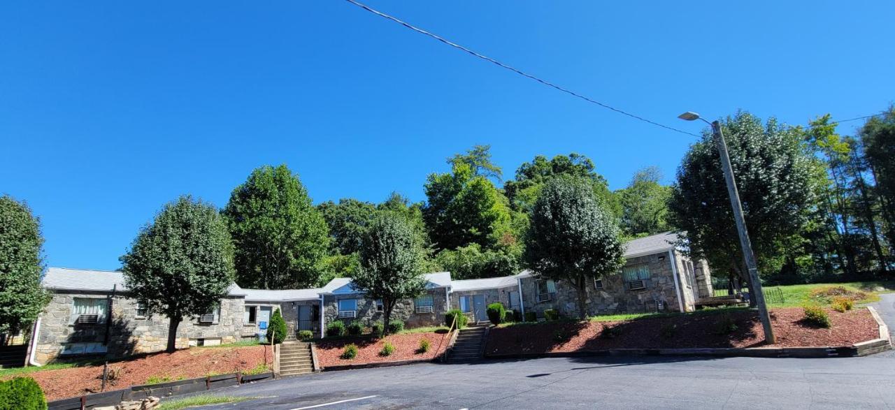 Rock Haven Motel *