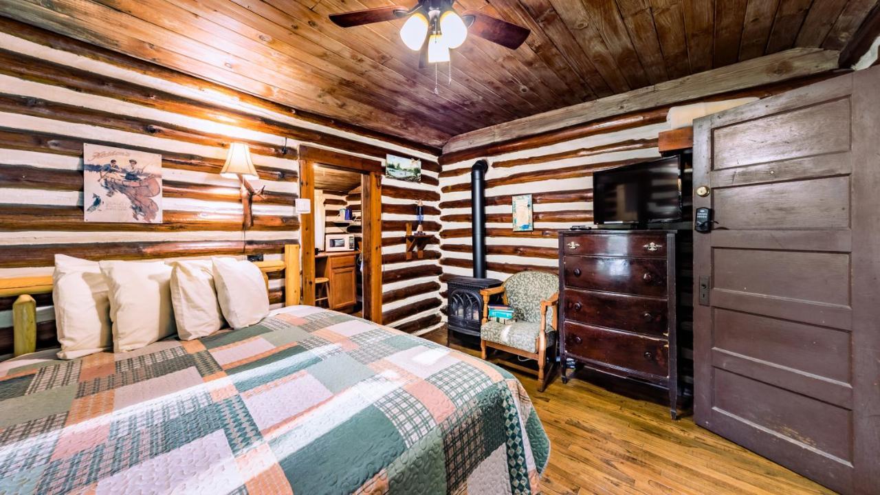 Log Motor Court Lodge