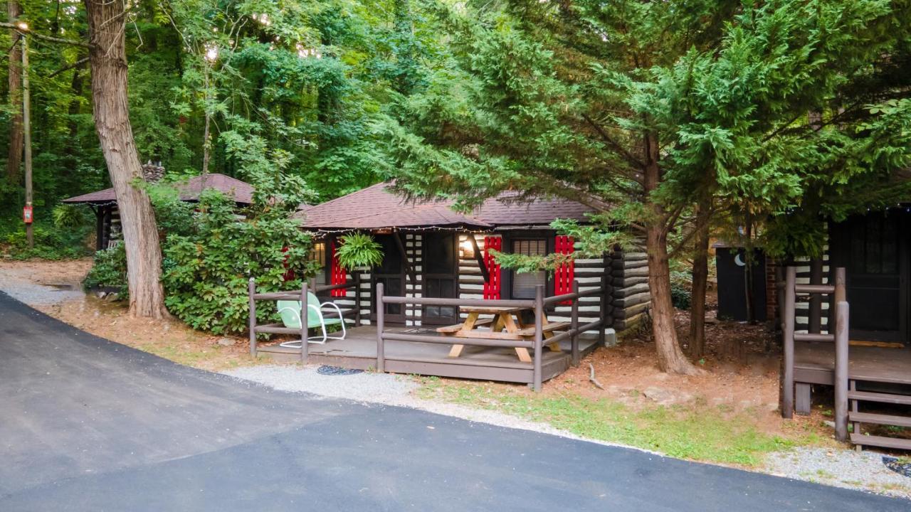 Log Motor Court Lodge Asheville
