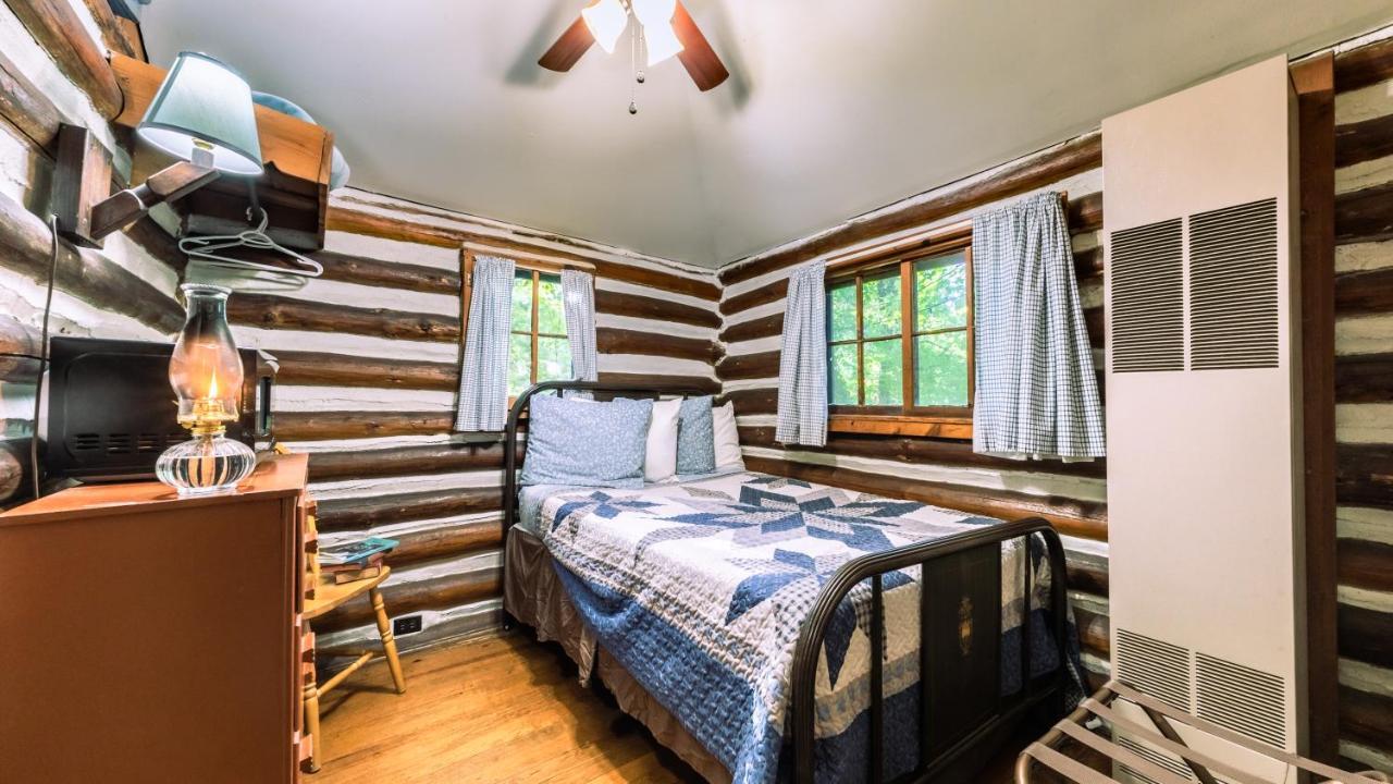 Log Motor Court Lodge *