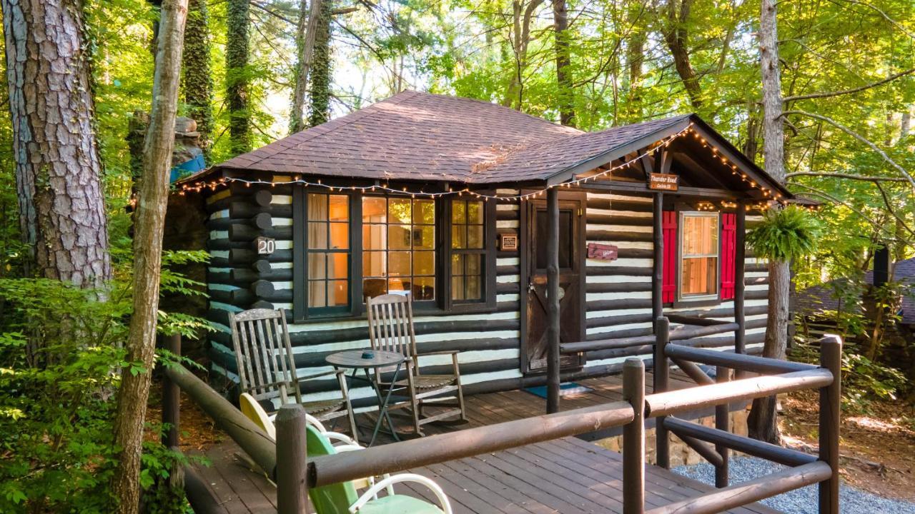 Log Motor Court Lodge *