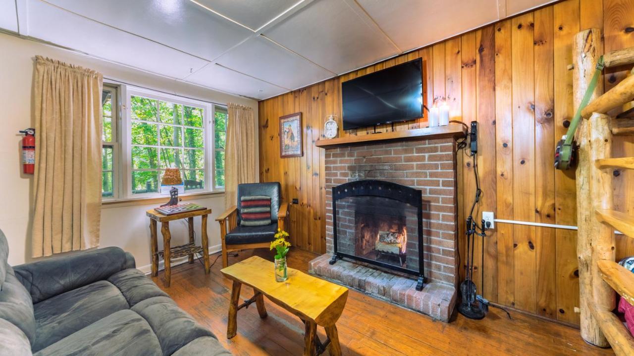 Lodge Log Motor Court