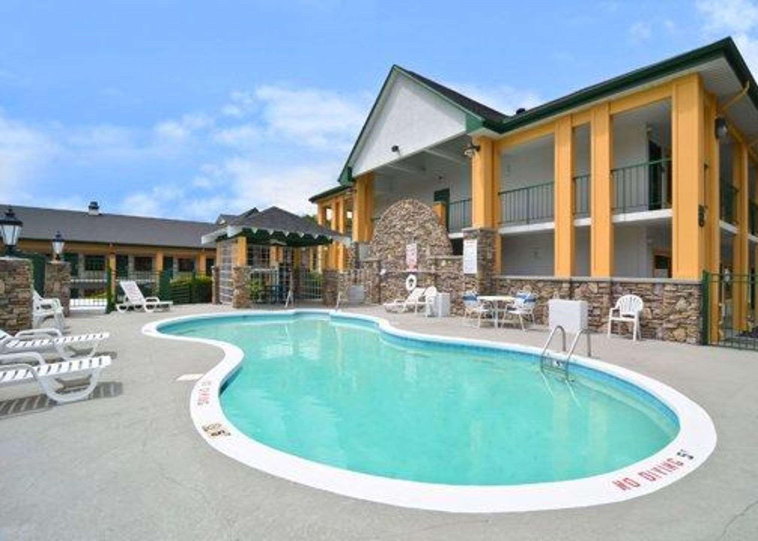 Quality & Biltmore East Hotel 2*