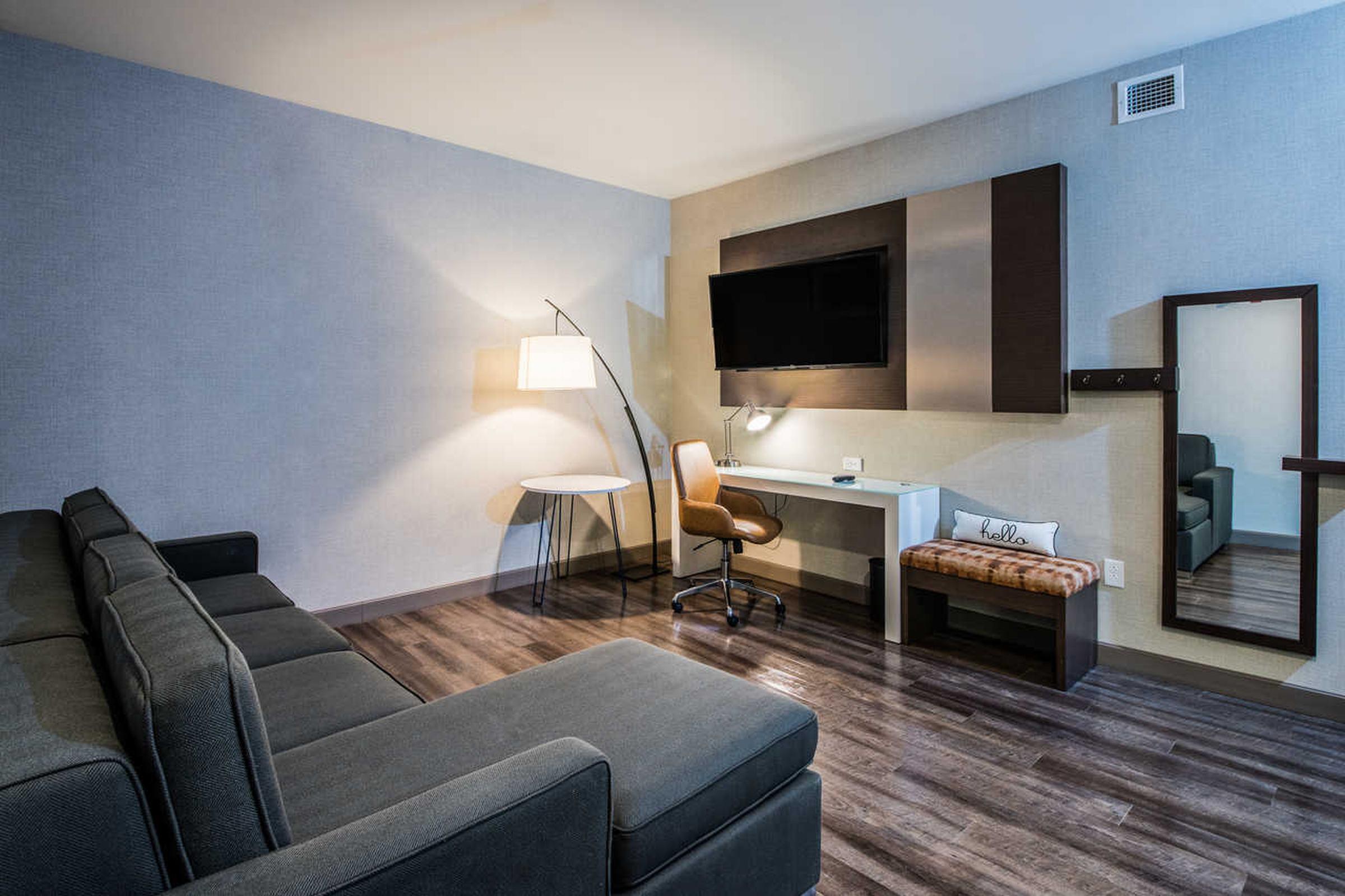 Cambria Downtown 4*