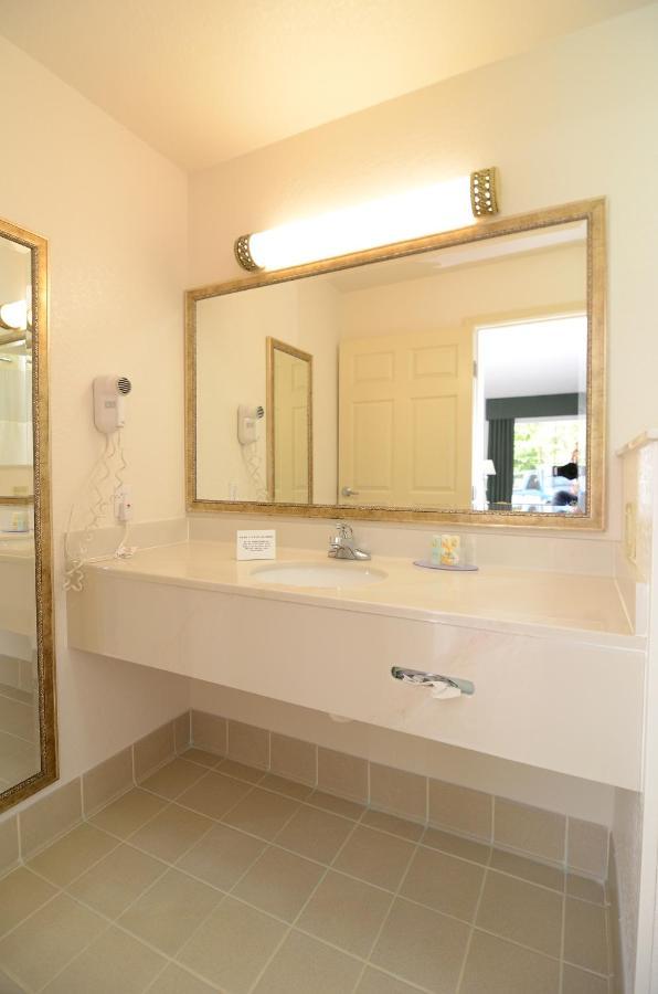 Quality & Biltmore East Hotel 2*
