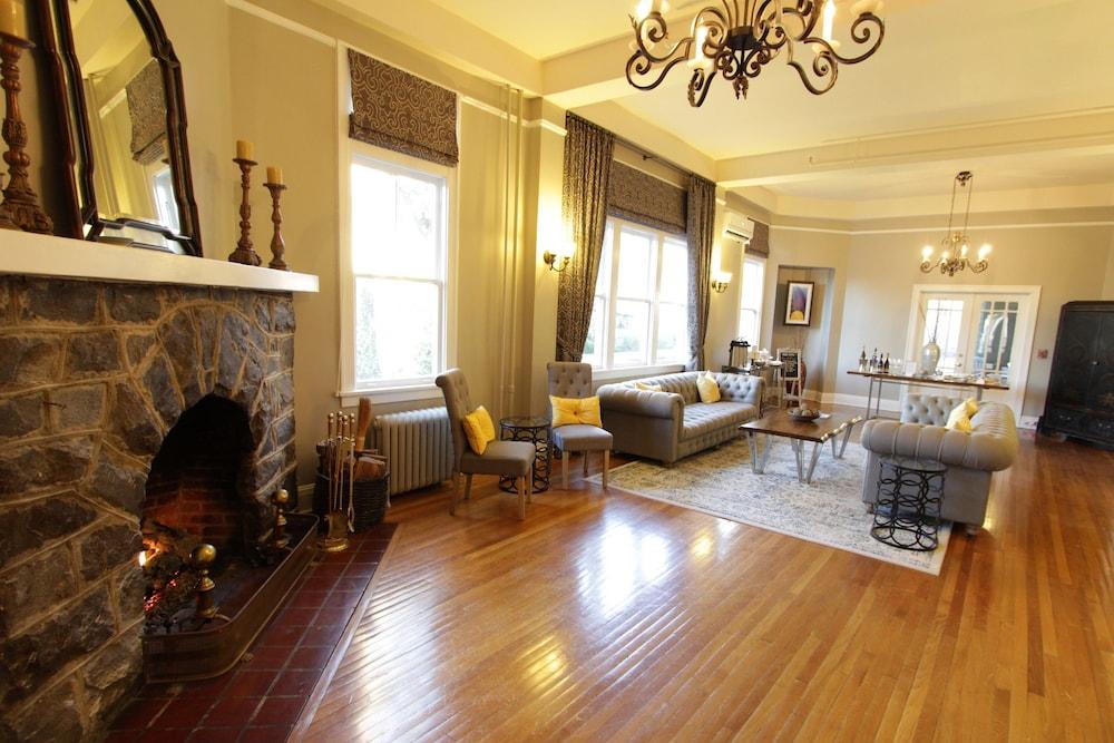 Princess Anne Boutique Hotel 3*