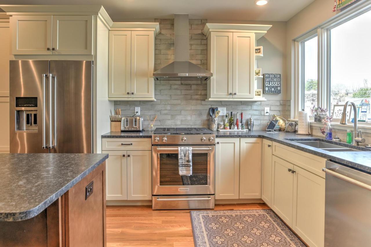 Star Location With Spacious Layout Asheville