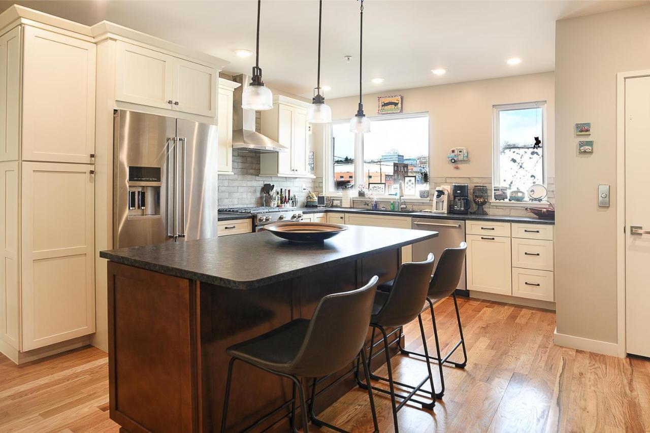 Star Location With Spacious Layout *