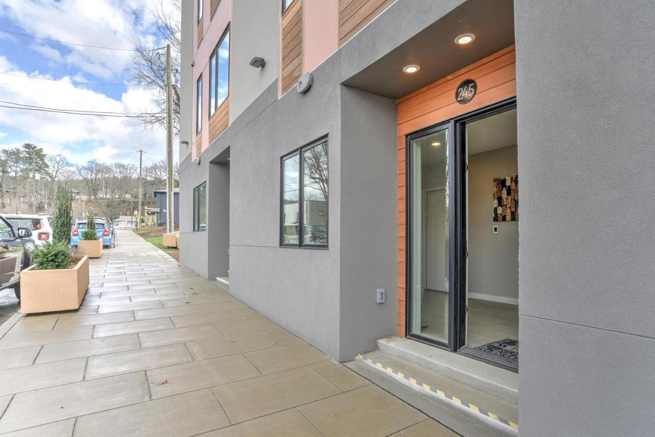 Star Location With Spacious Layout *