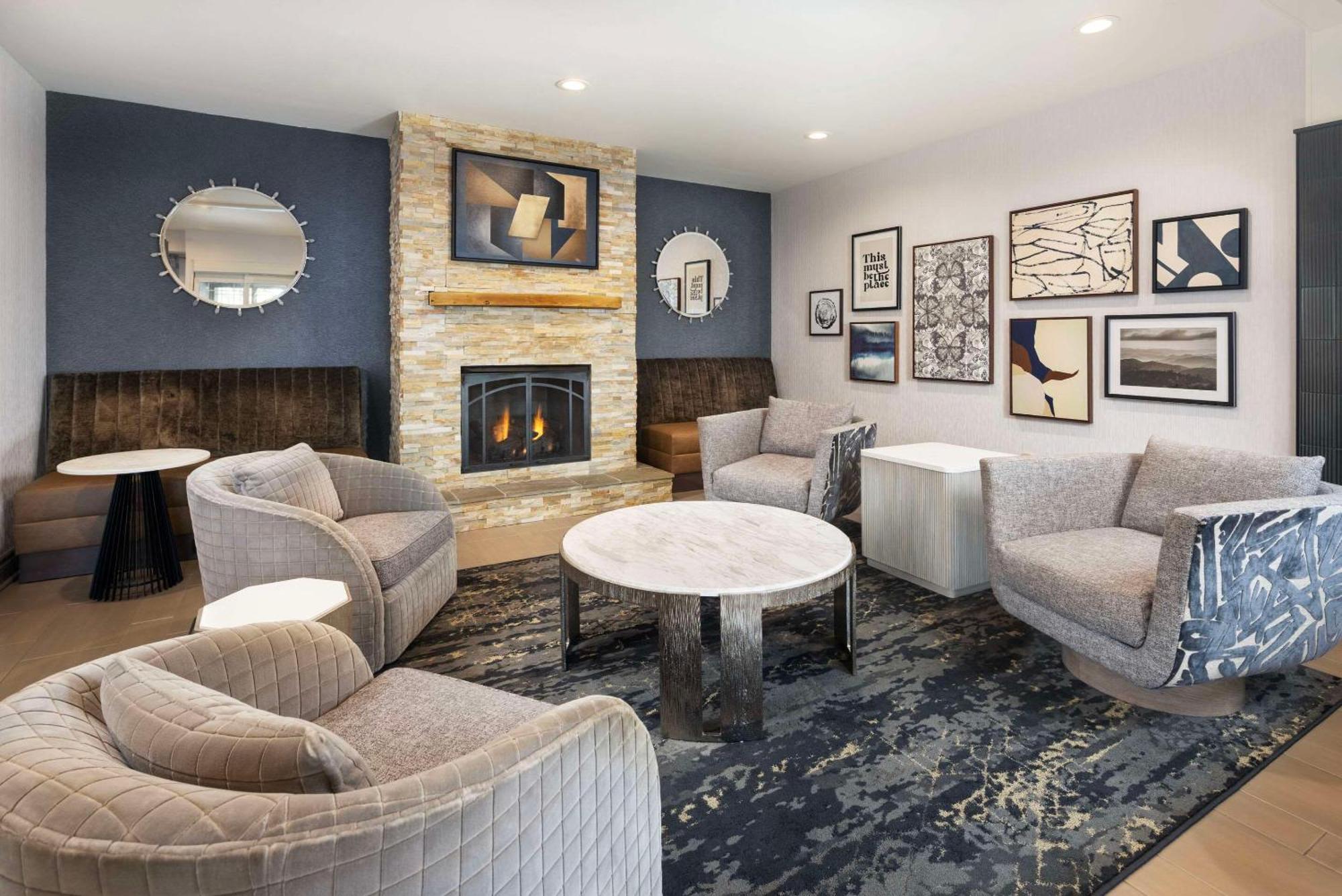 Country & By Radisson Downtown Tunnel Road 3* Asheville