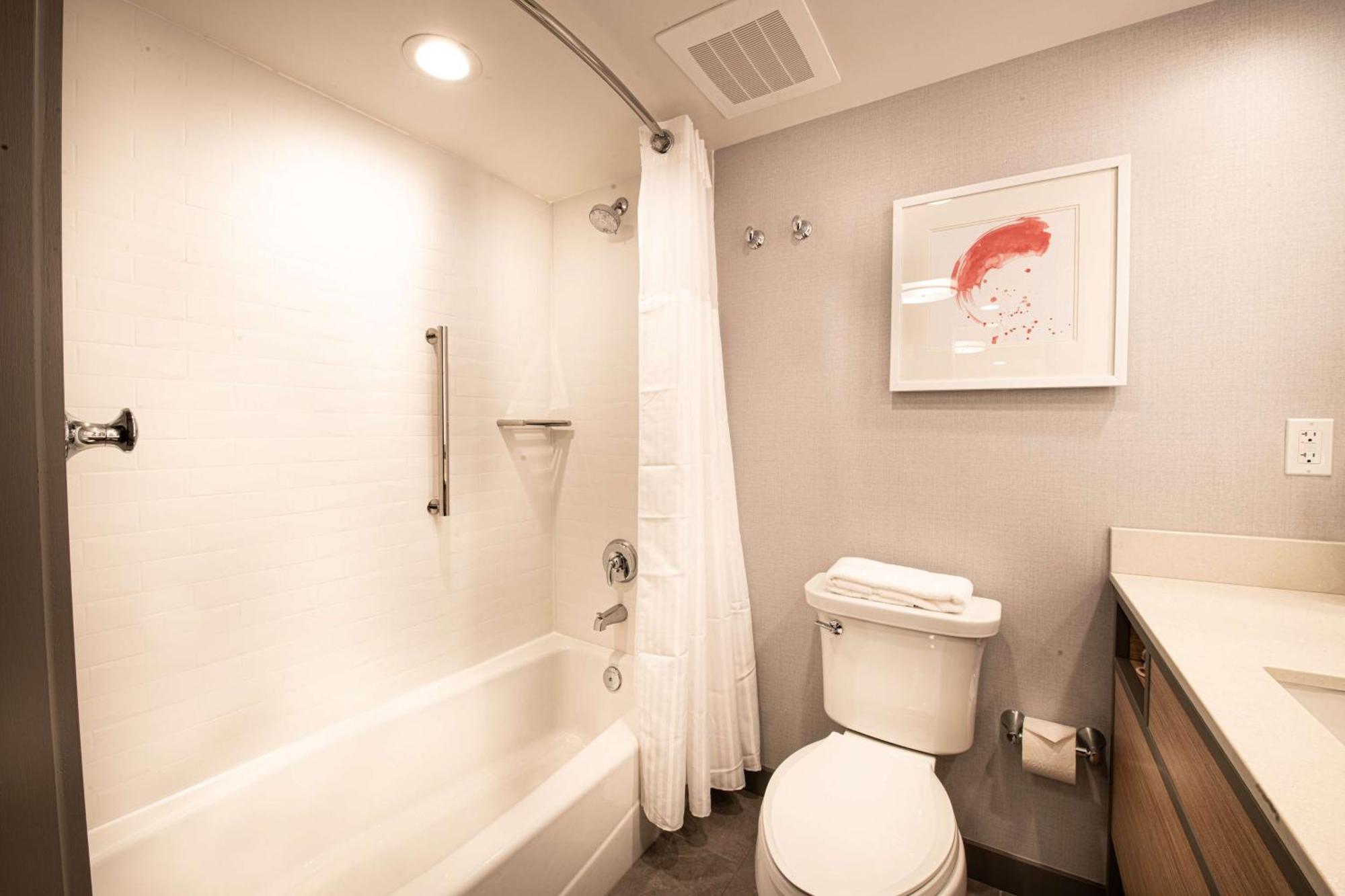 Hilton Garden South 3*