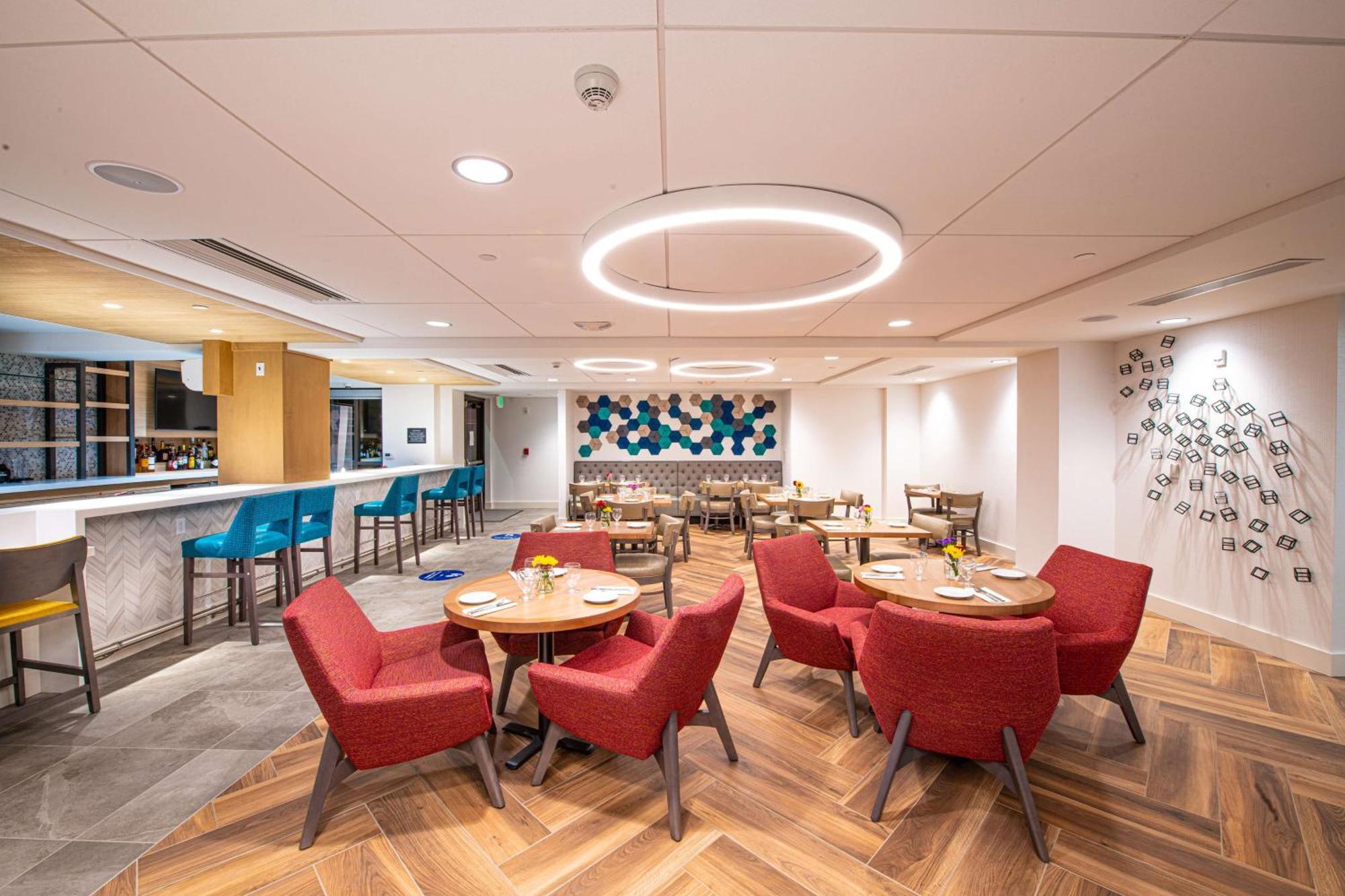 Hilton Garden South Hotel 3*