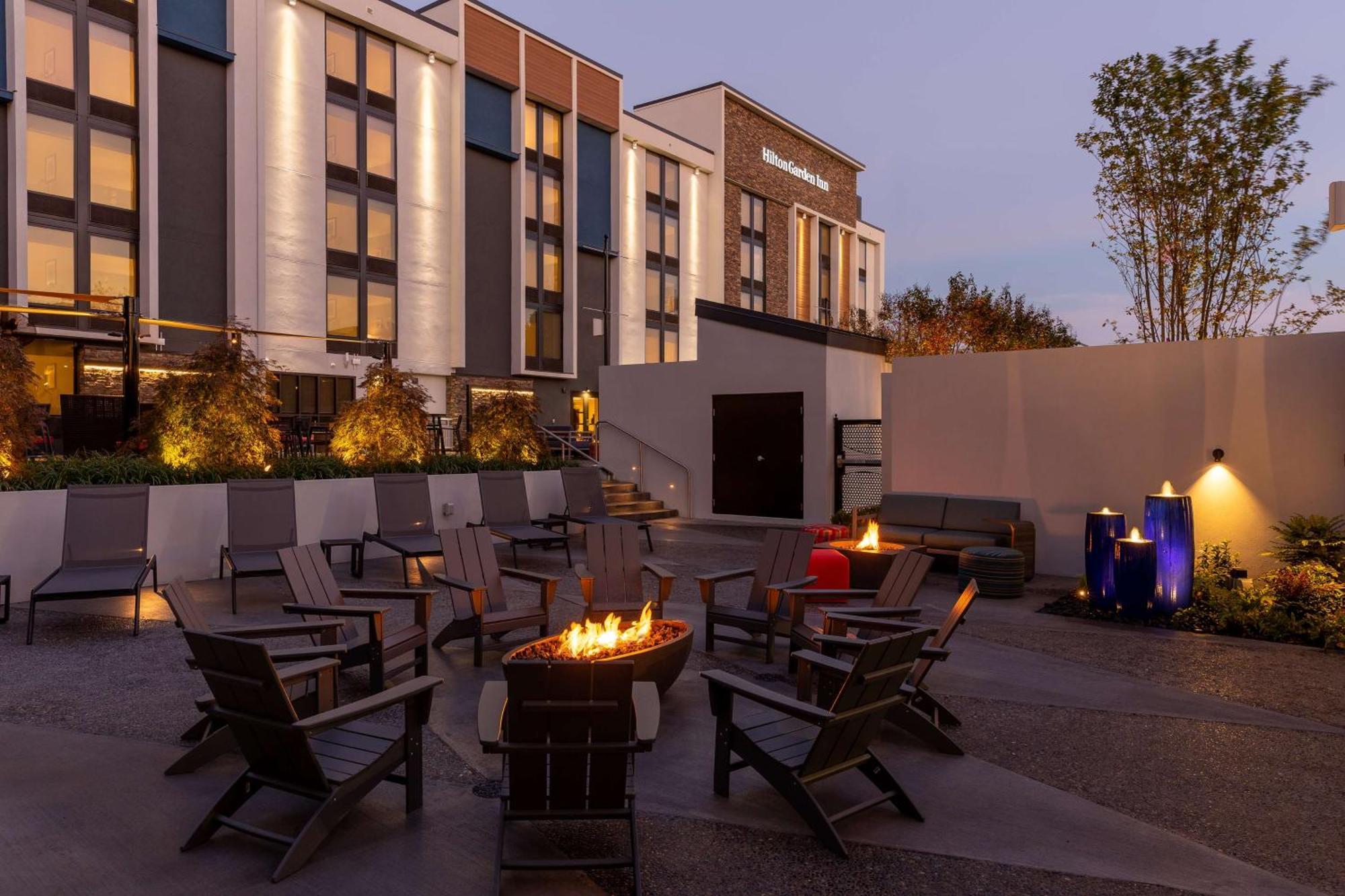 Hilton Garden South Hotel 3*