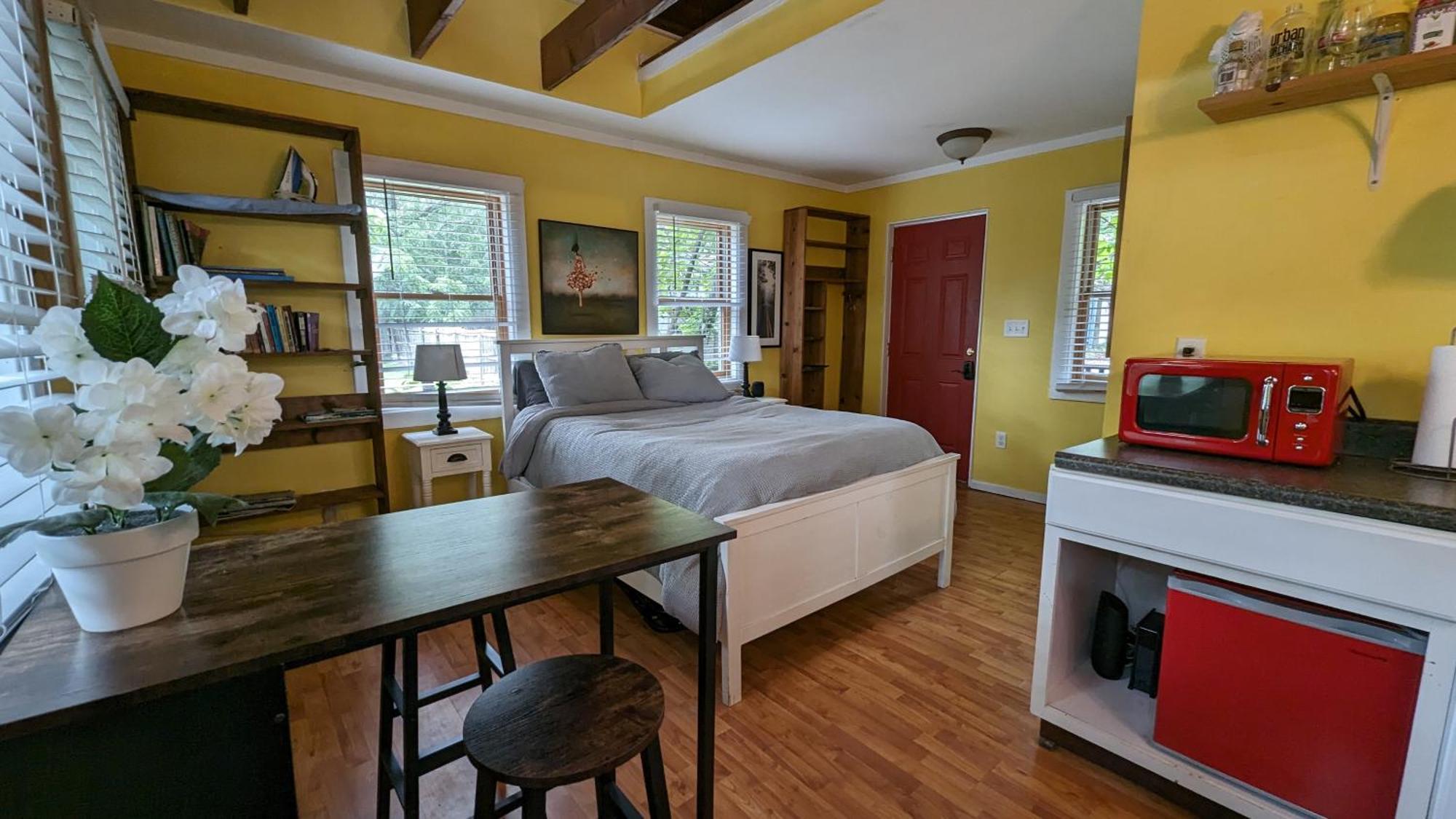 Bon Paul & Sharky's Hostel Asheville