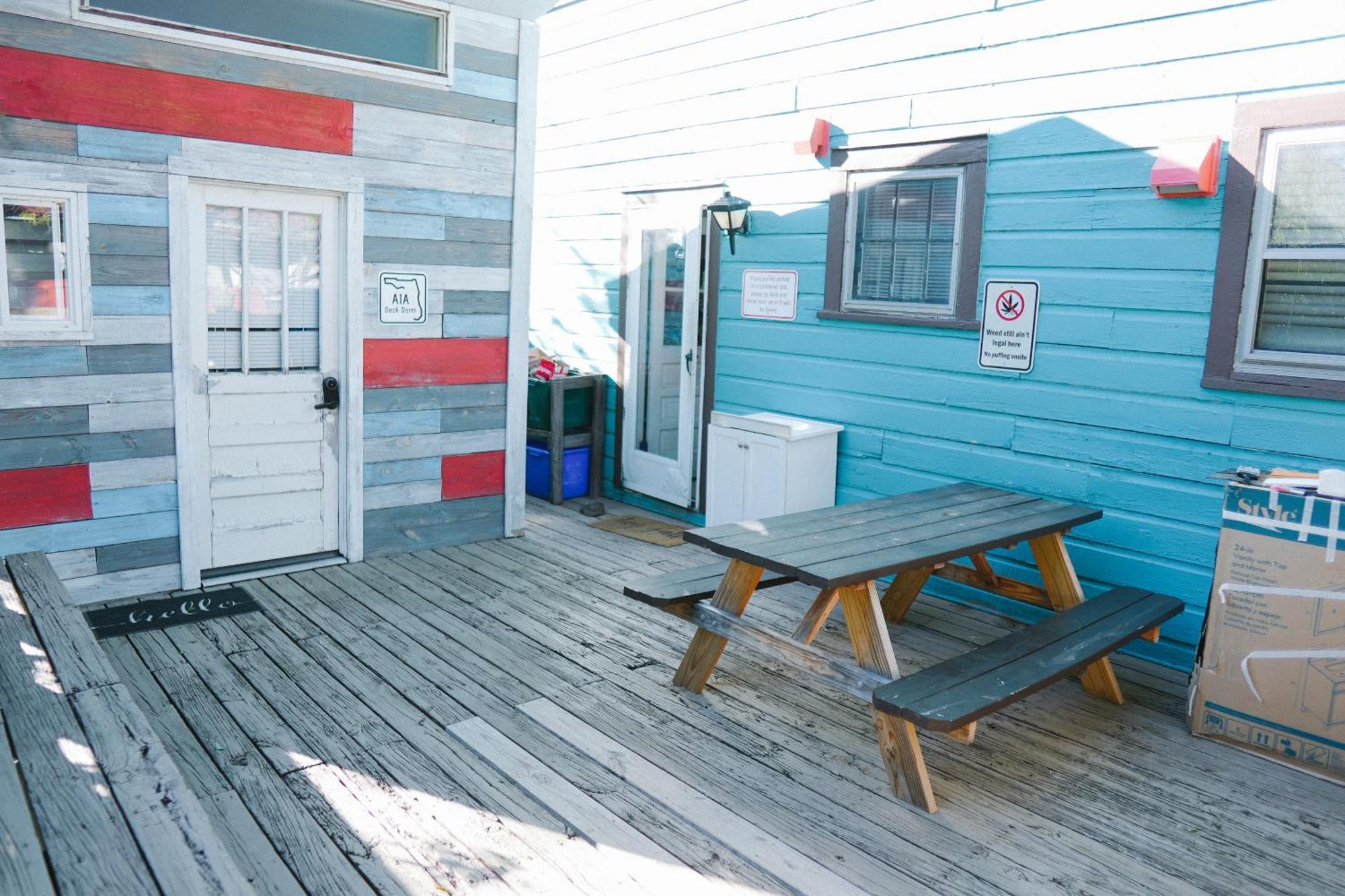 Bon Paul & Sharky's Hostel *