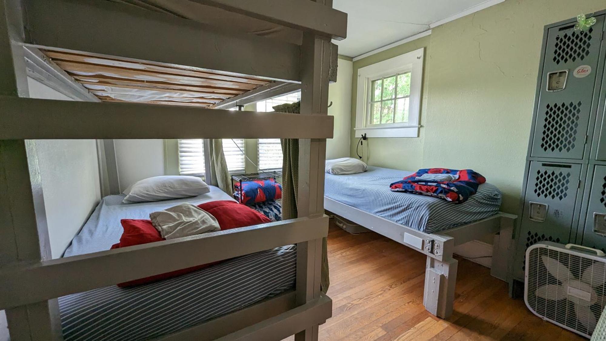 Bon Paul & Sharky's Hostel Asheville