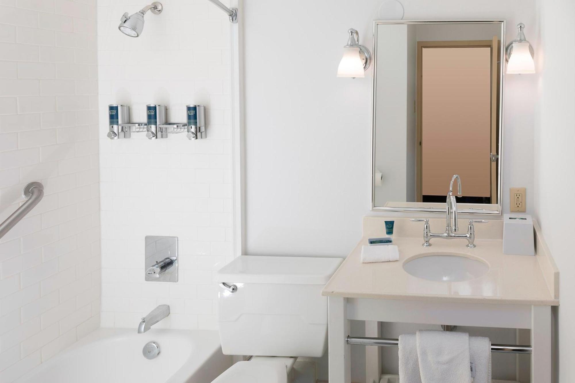 Four Points By Sheraton Downtown Hotel 4*