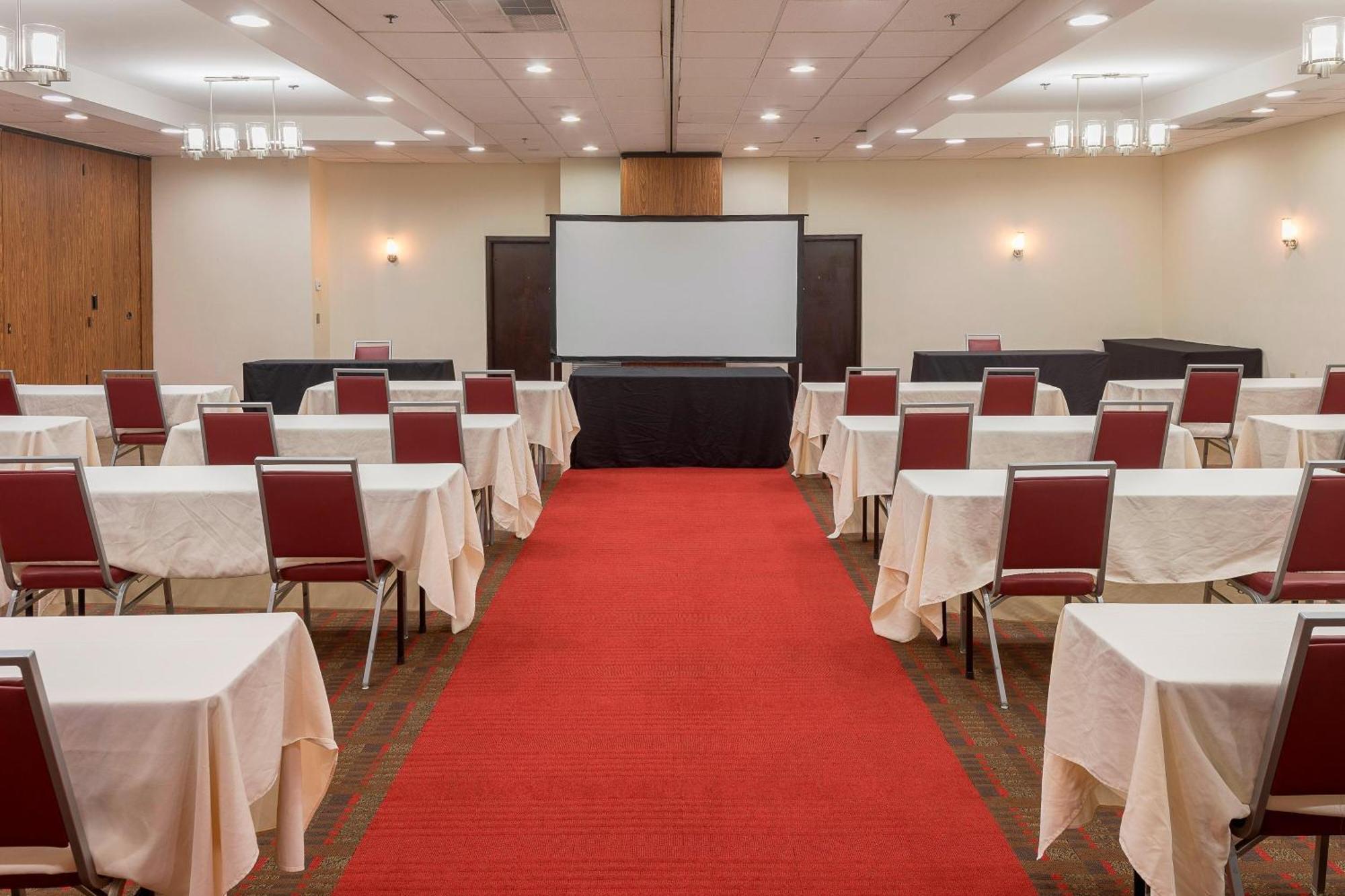 Four Points By Sheraton Downtown Hotel