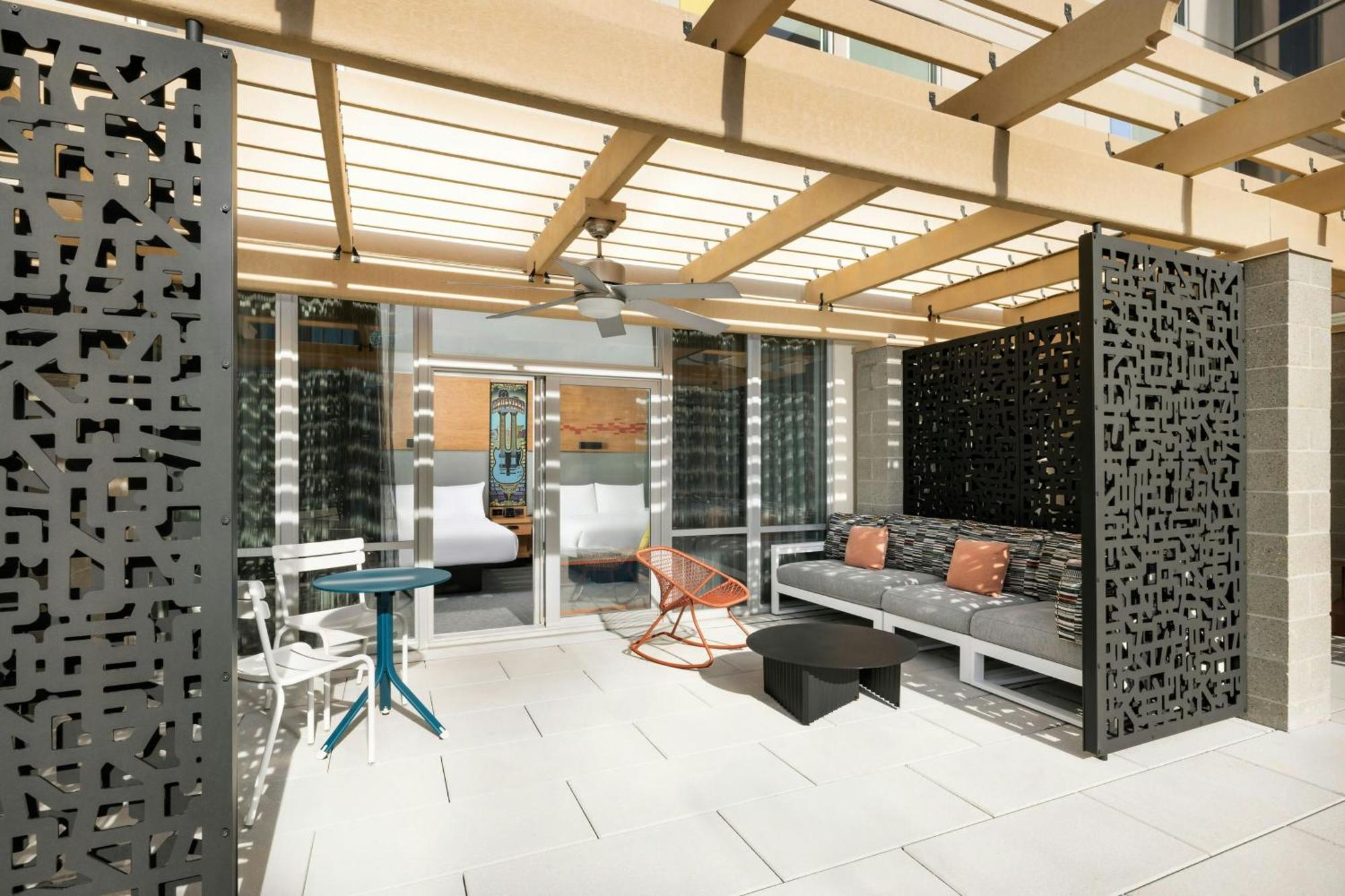 Aloft Downtown Hotel 3*