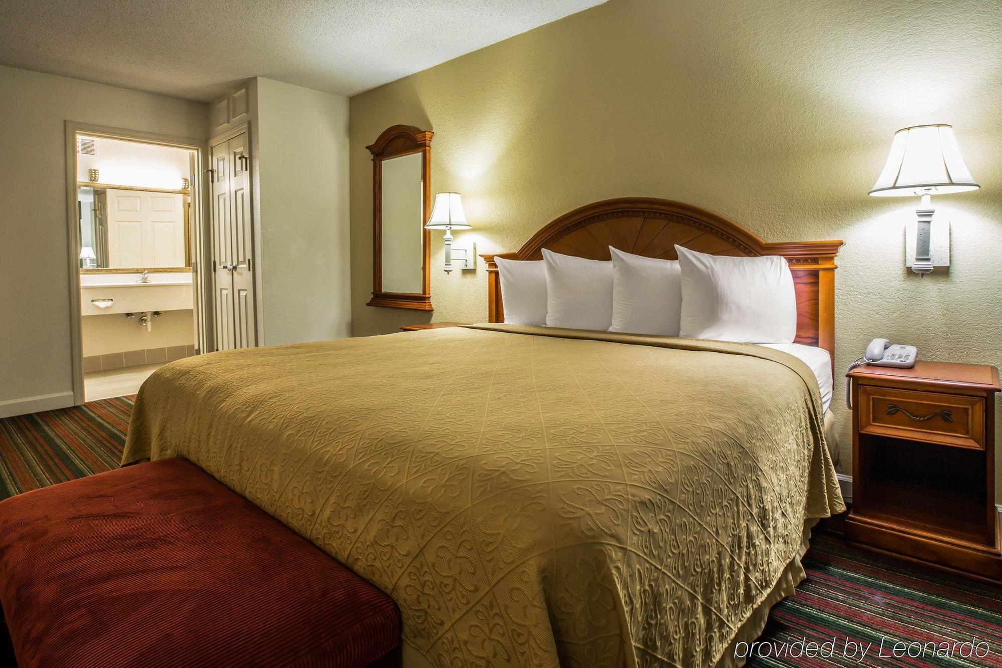 Quality & Biltmore East Hotel