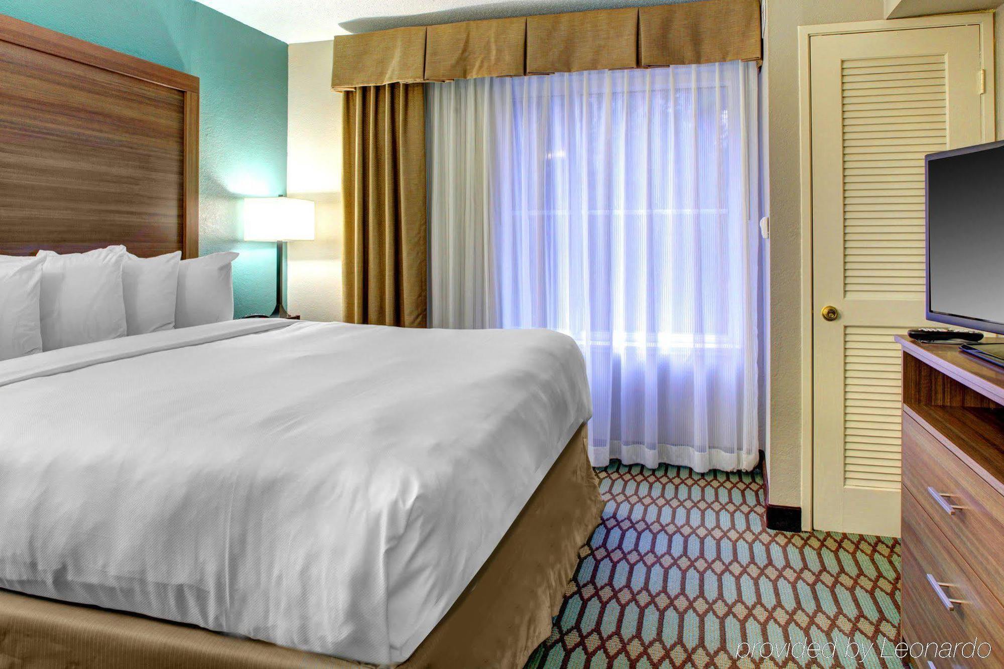 Country & By Radisson Downtown Tunnel Road Hotel Asheville