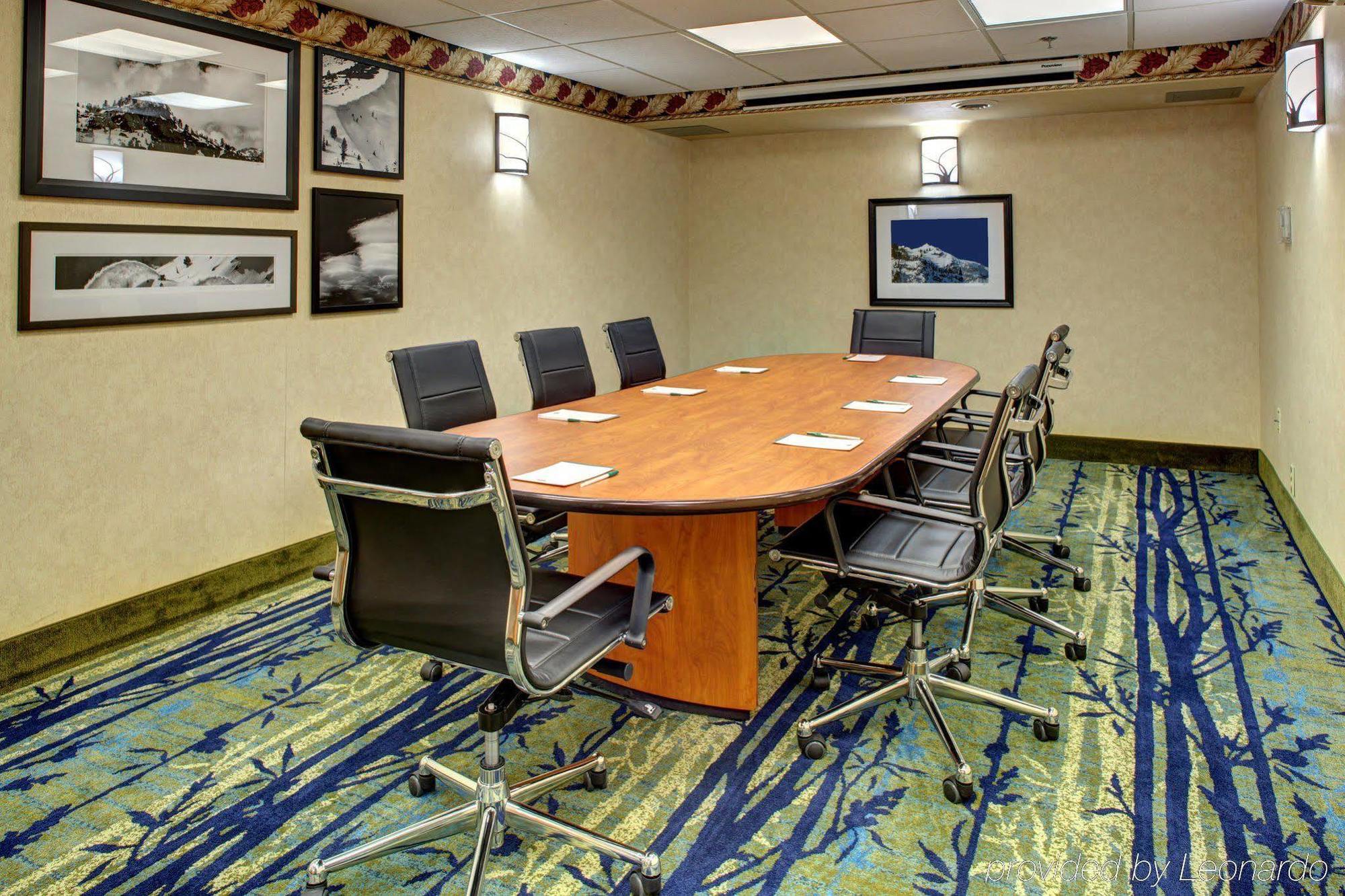 Hotel Country & By Radisson Downtown Tunnel Road