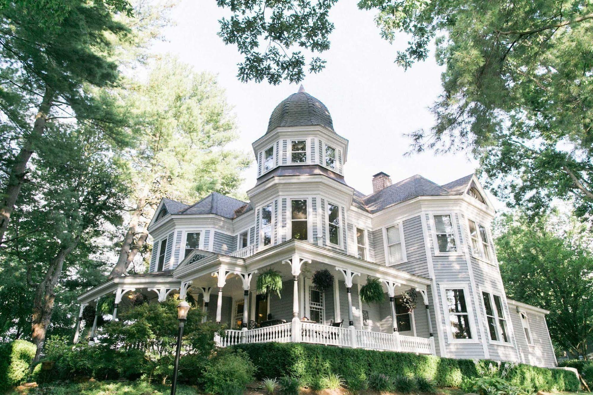 Biltmore Village Inn B&B Bed & Breakfast 4*