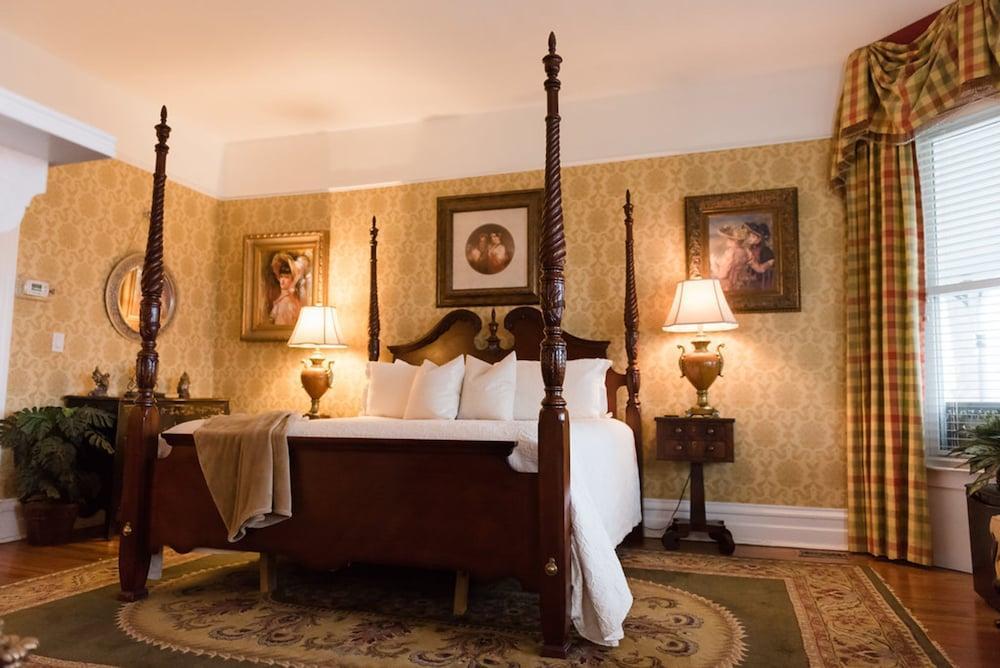 Biltmore Village Inn B&B Bed & Breakfast